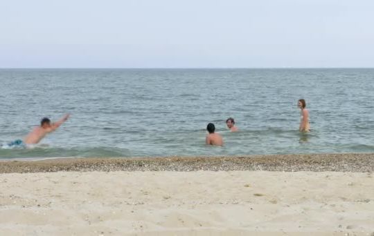 depositphotos_120130682-stock-video-young-people-are-swimming-in